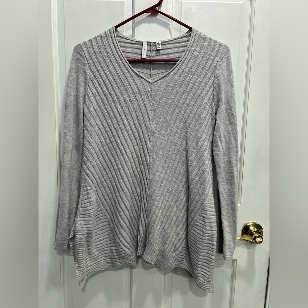 BEATRIX OST Gray Ribbed Knit Long Sleeve V-Neck Tunic Sweater SZ MEDIUM PreLoved